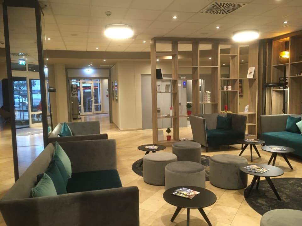 Lobby H+ Hotel Köln Brühl