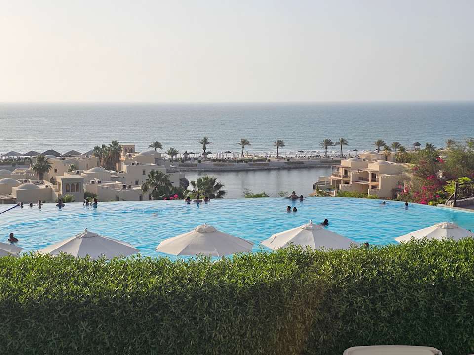 Pool The Cove Rotana Resort