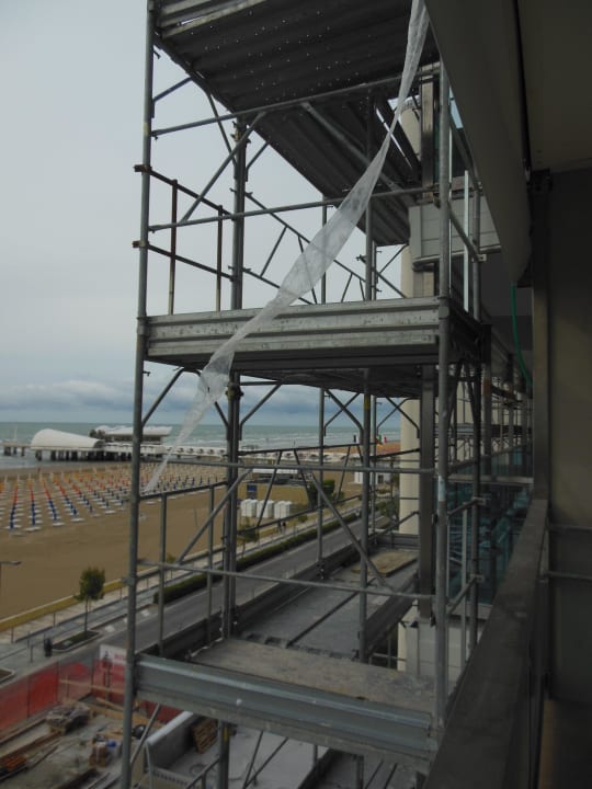 Direkt neben unserem Balkon Hotel Columbus