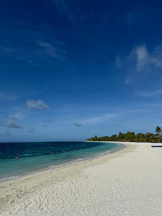 Strand Kuredu Island Resort & Spa