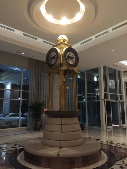 Riesenuhr Waldorf Astoria Dubai Palm Jumeirah