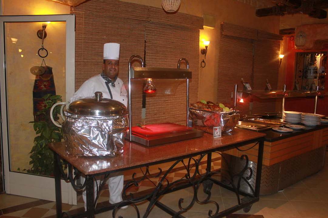 Ein sehr netter Koch Pickalbatros Alf Leila Wa Leila Resort - Neverland Hurghada