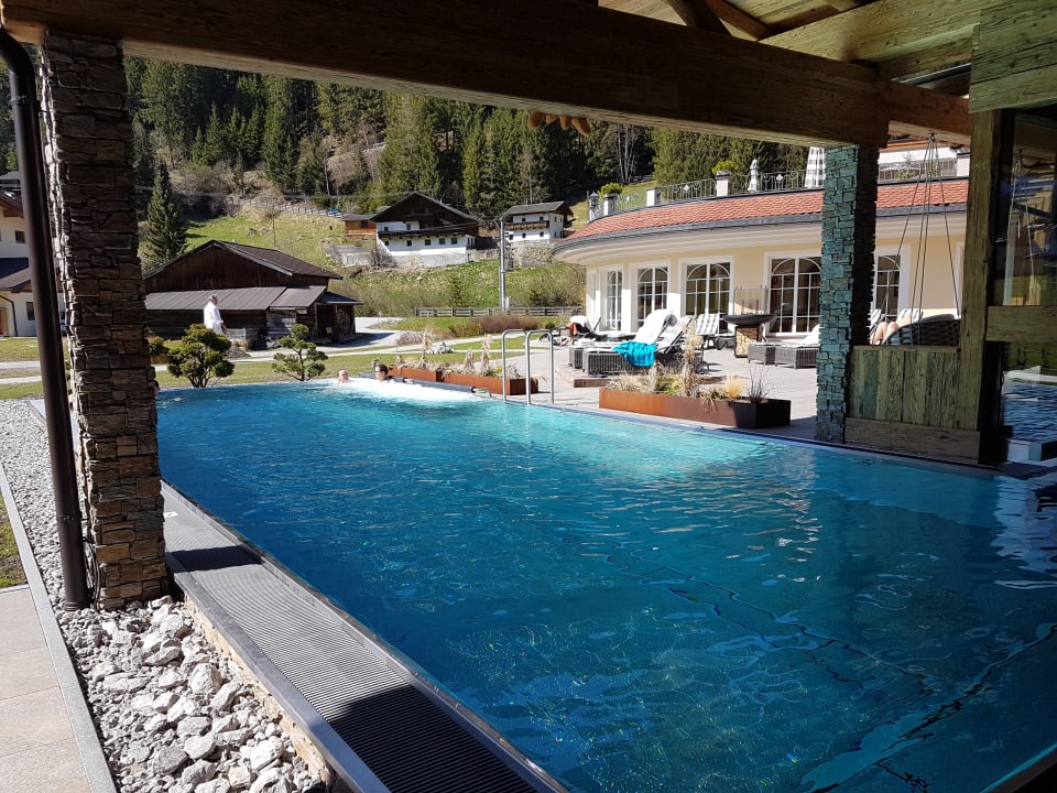 Pool Vitalhotel Edelweiss
