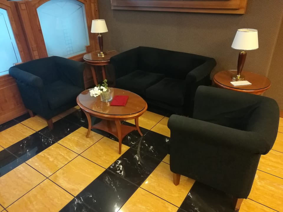 Lobby Ramada Naples City Center