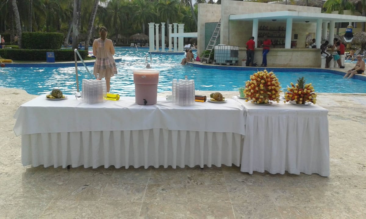 Gab es immer mal wieder am Tag als Abwechslung.. Iberostar Waves Costa Dorada