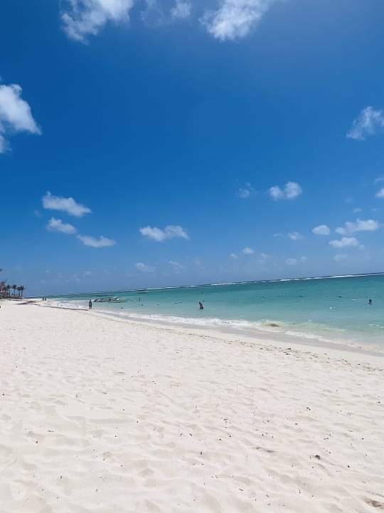 Strand Crystals Beach Resort Belle Mare, a member of Radisson Individuals
