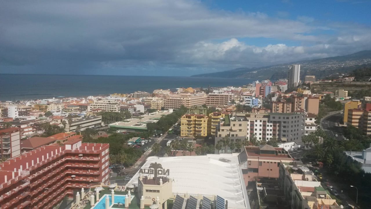 Widok z ostatniego piętra. Be Live Tenerife - Adults only