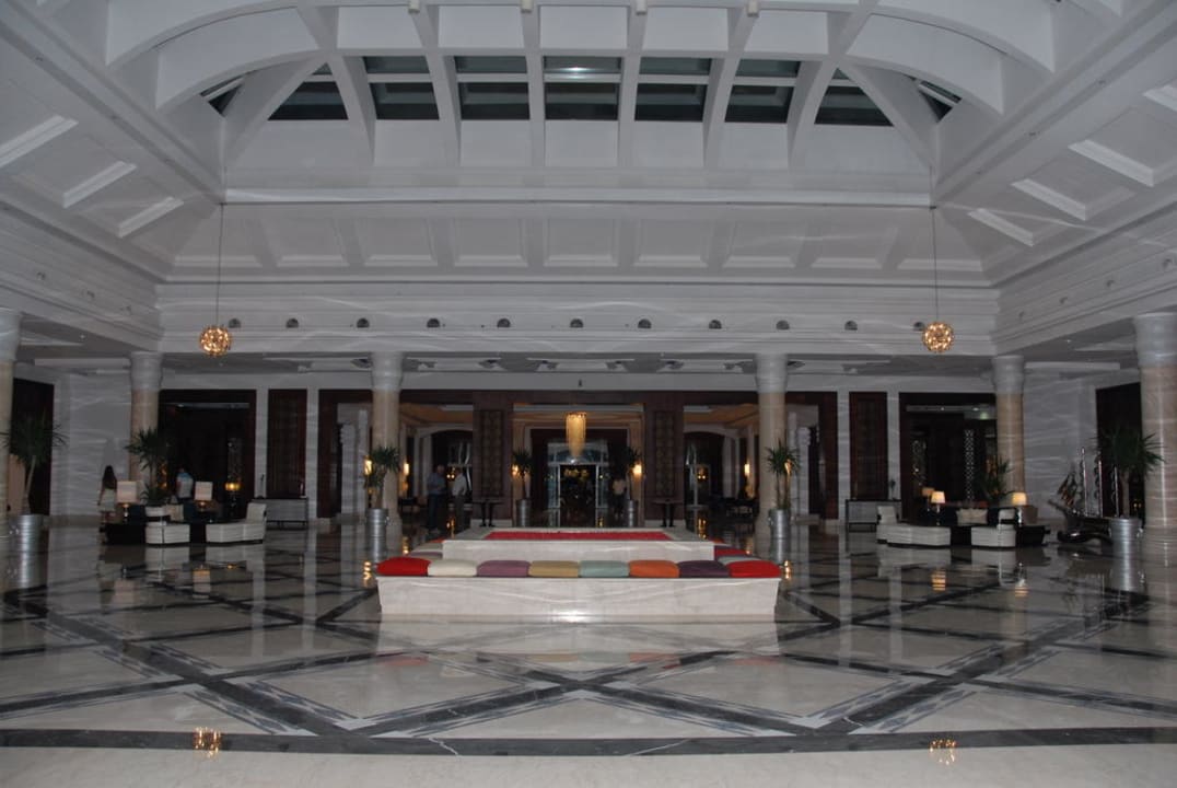Lobby mit Rosenbecken Premier Le Reve Hotel & Spa