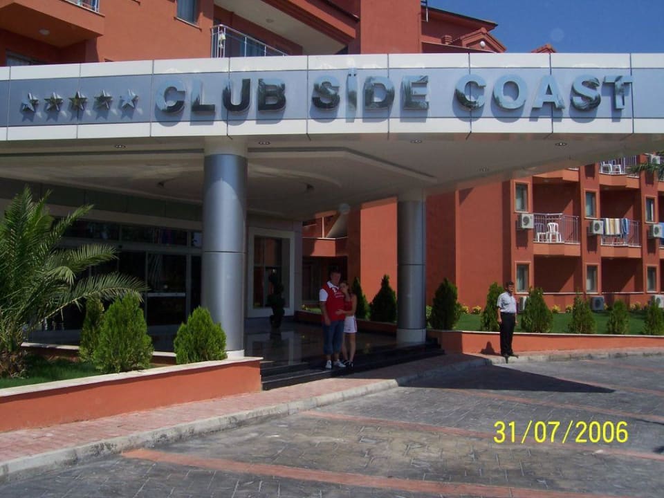 Haupteingang Club Side Coast