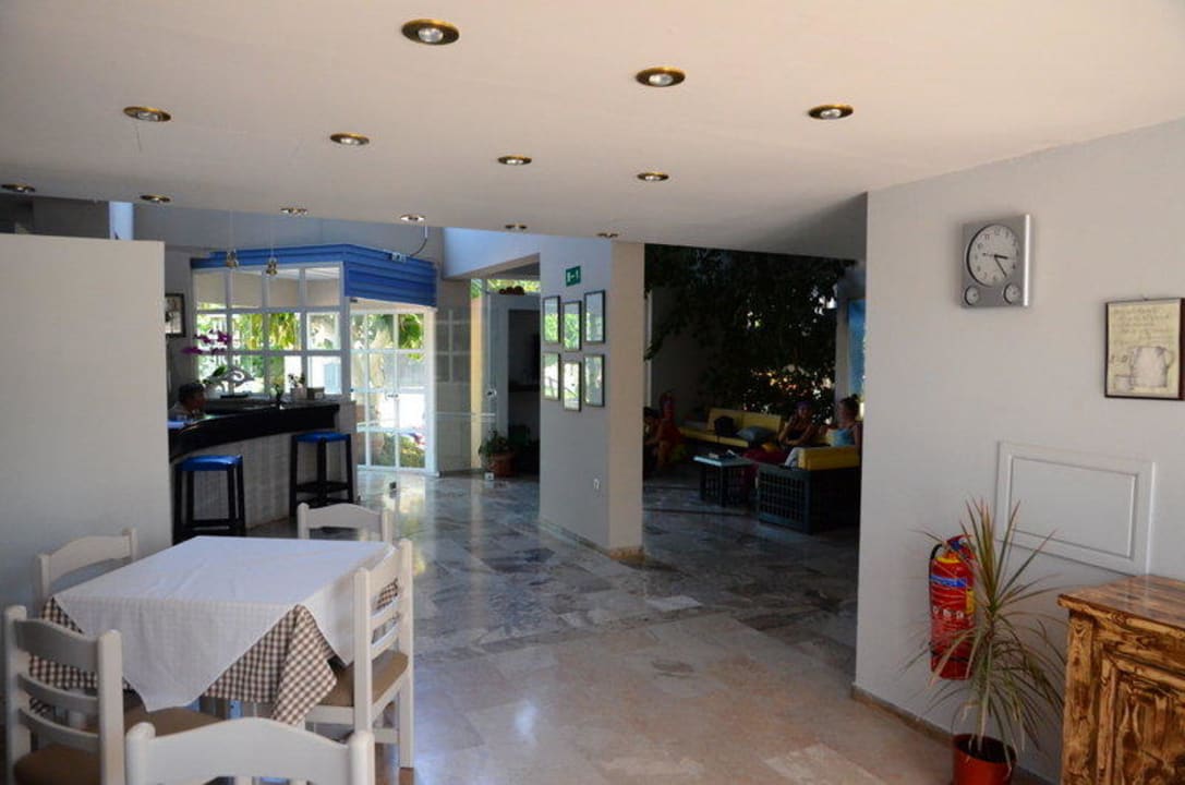 Salka śniadaniowa, hall recepcyjny  Hotel Peli