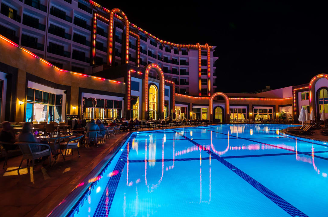 Pool The Lumos Deluxe Resort Hotel