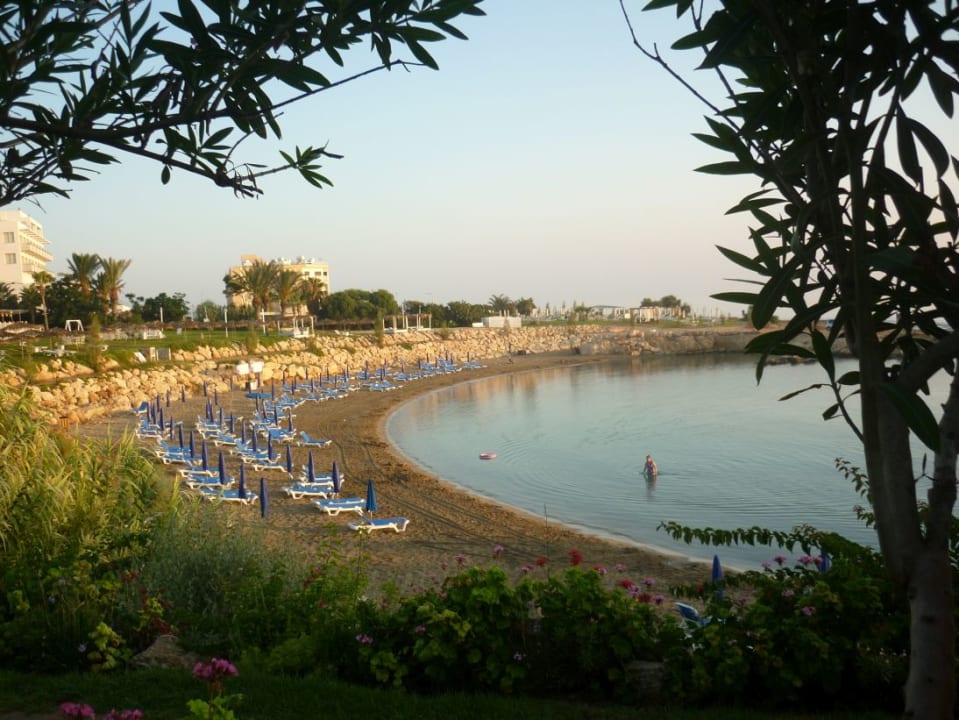 Strand Crystal Springs Beach Hotel