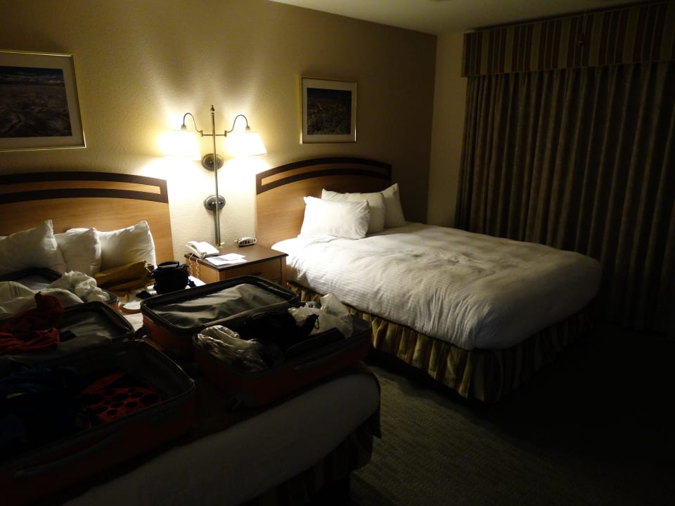 Zwei riesige Betten The Ranch at Death Valley