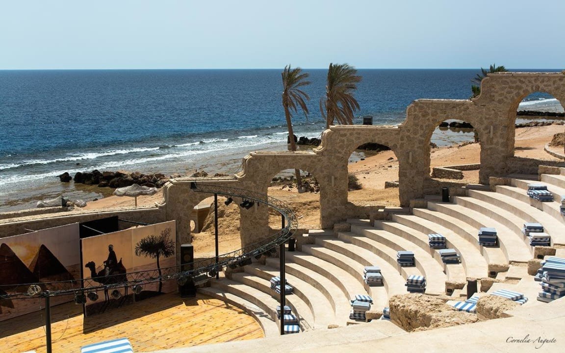 Teilansicht vom Theater.. Pickalbatros Citadel Resort