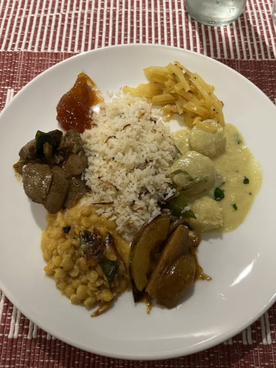 Gastro Pandanus Beach Resort & Spa