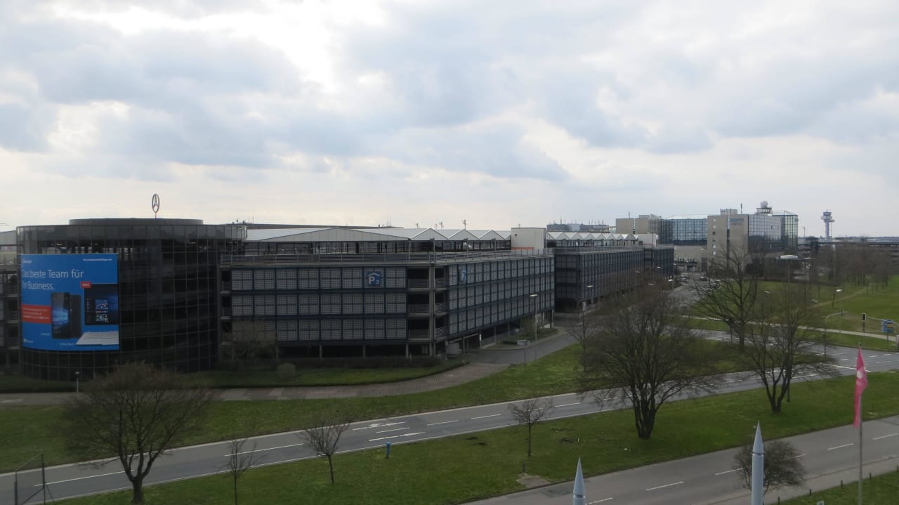 Blick aus dem Zimmer Leonardo Hotel Hannover Airport