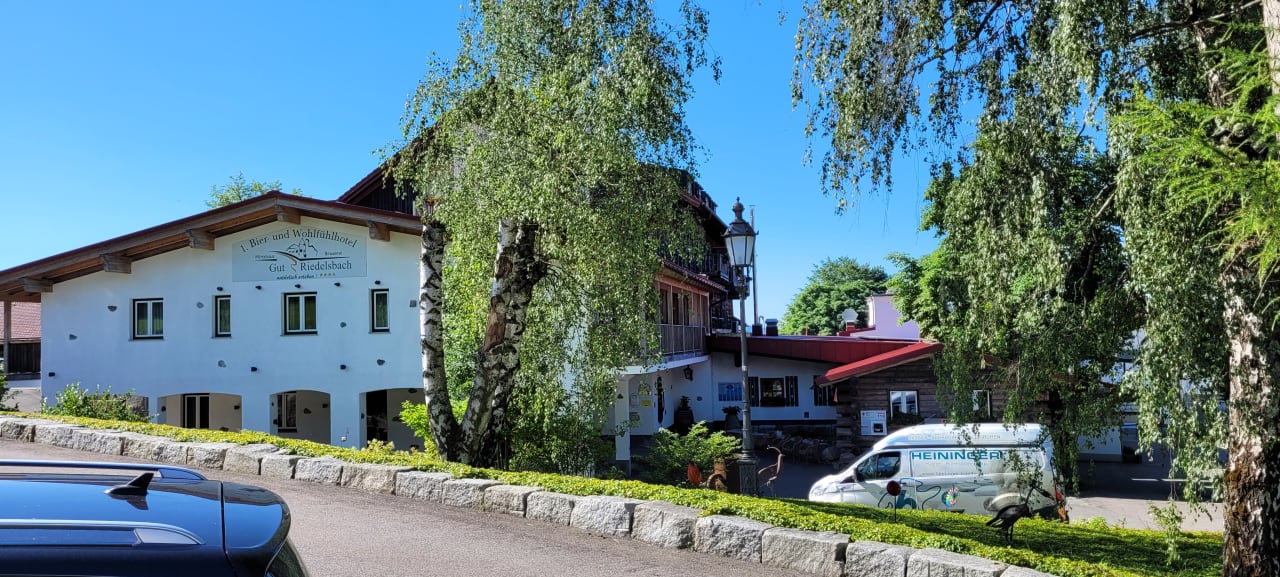 Außenansicht 1. Bier & Wohlfühlhotel Gut Riedelsbach