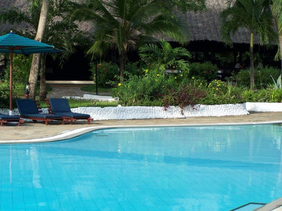 Pool, im Hintergrund Restaurant Hotel Southern Palms Beach Resort