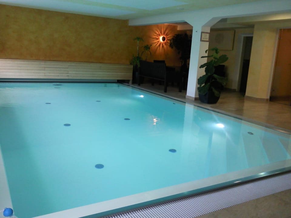 Pool im Keller Hotel Süd art