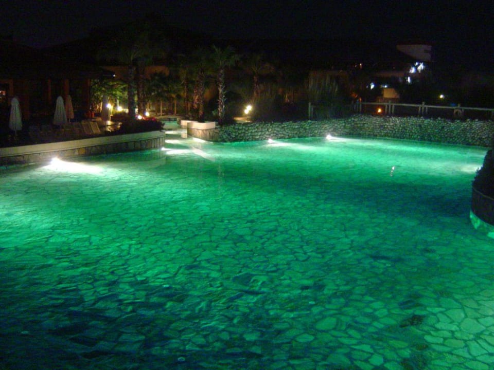 Pool bei Nacht Club Grand Aqua
