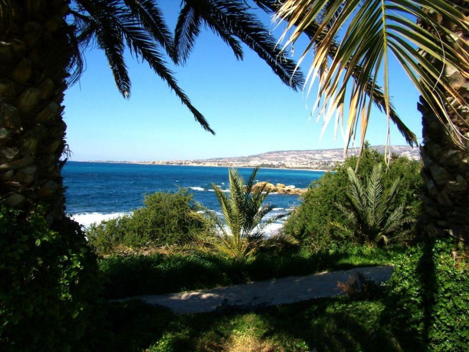 Blick vom Garten Queen's Bay Hotel