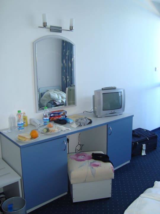Schreibtisch mit TV und Telefon Hotel Sineva Beach