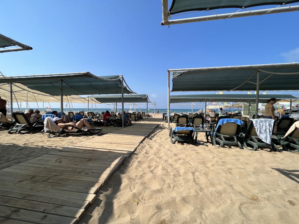 Strand Well Palace Side