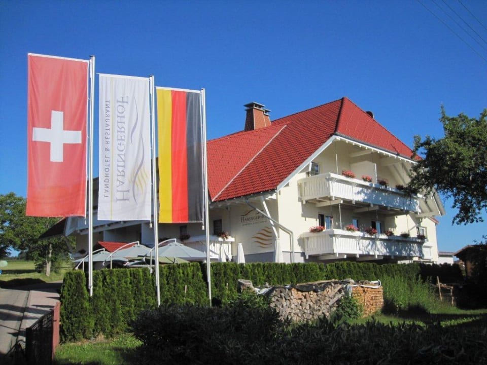 Blick von der Strasse Landhotel Haringerhof