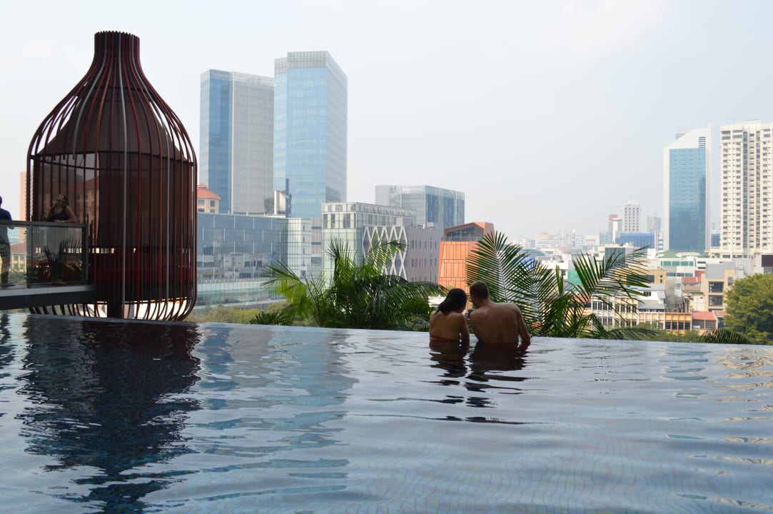 Infinitypool Parkroyal on Pickering