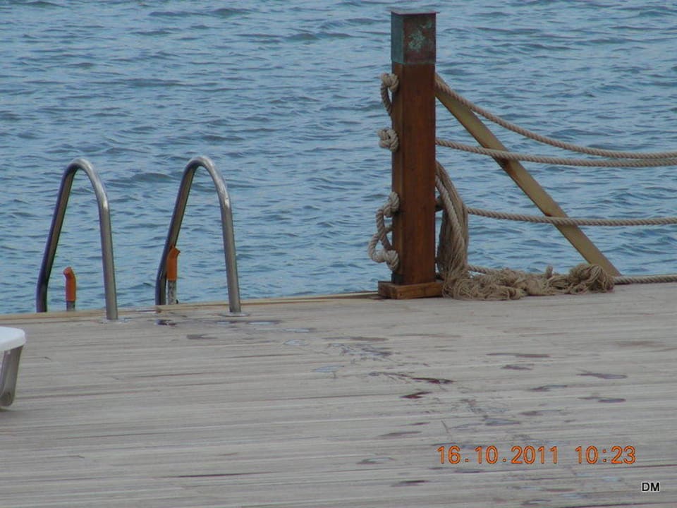 Der Weg ins Meer von der Terrasse Gold Island Selected