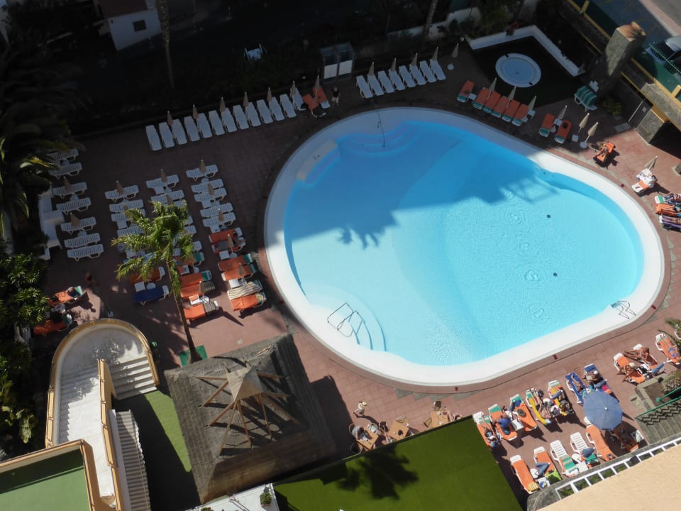 Der ober Pool von der Dachterrasse aus gesehen allsun Hotel Lucana
