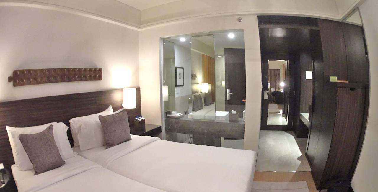 Blick in Richtung Ausgang The Raintree, St. Mary's Road