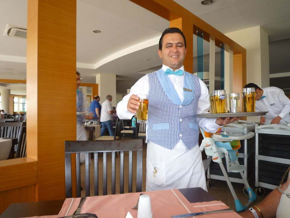 Sehr freundlicher Kellner Seaden Sea World Resort & Spa