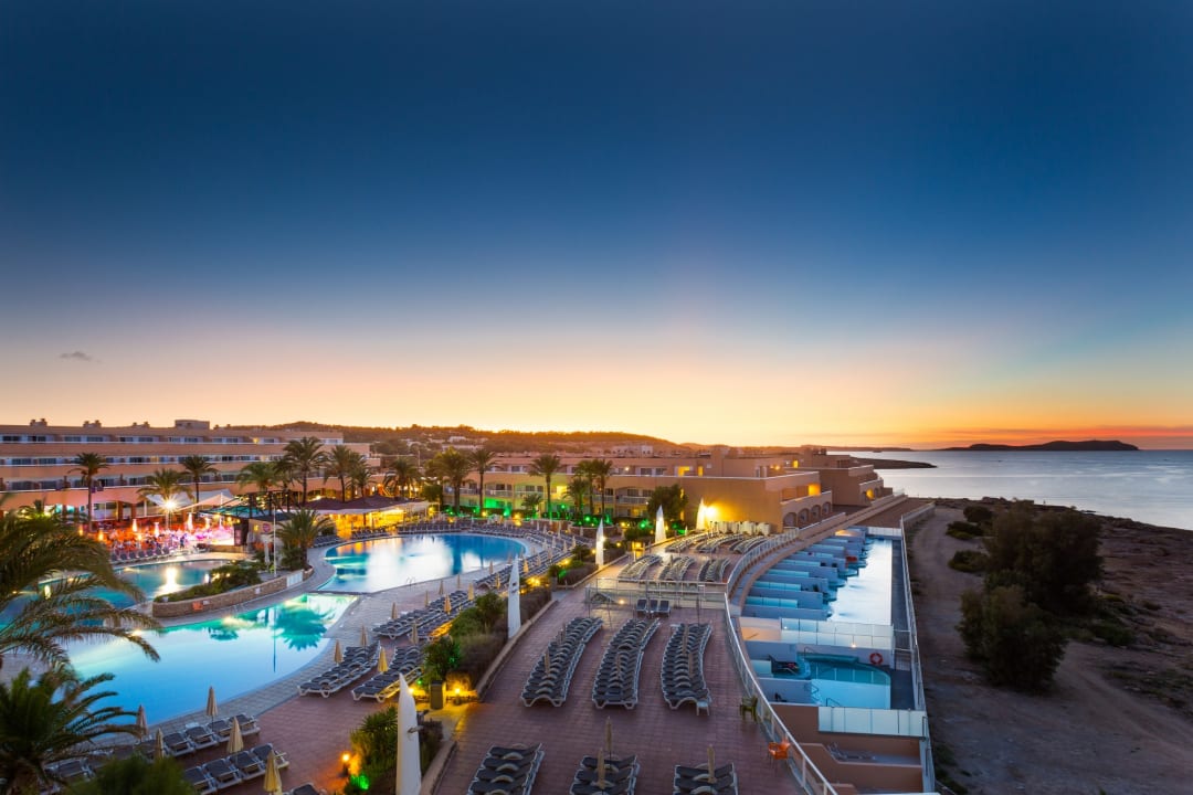 Pool Sirenis Seaview Country Club