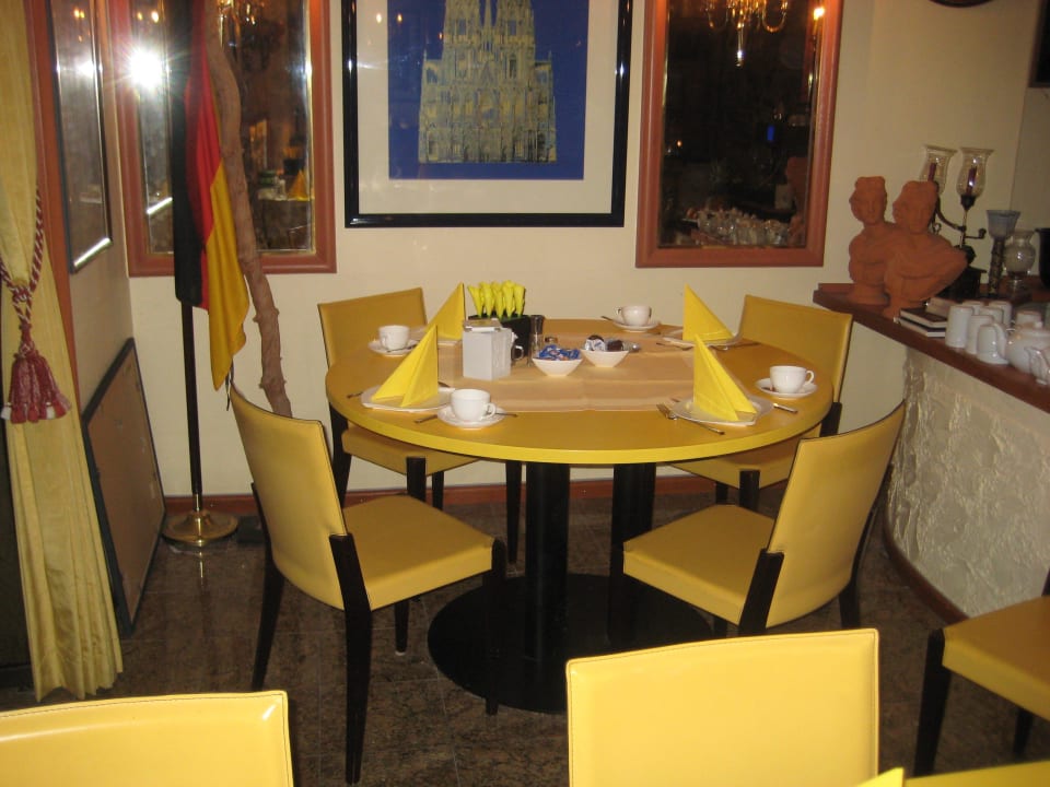 Sehr schöner Frühstücksraum im Gewölbekeller Hotel am Museum