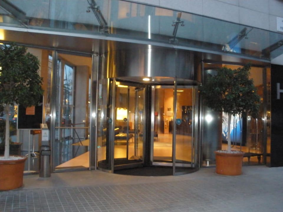Eingang Hotel Four Points by Sheraton Barcelona Diagonal