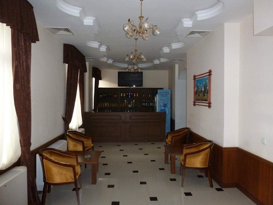 Hotel Registon, spartanische Lobbybar Hotel Registon