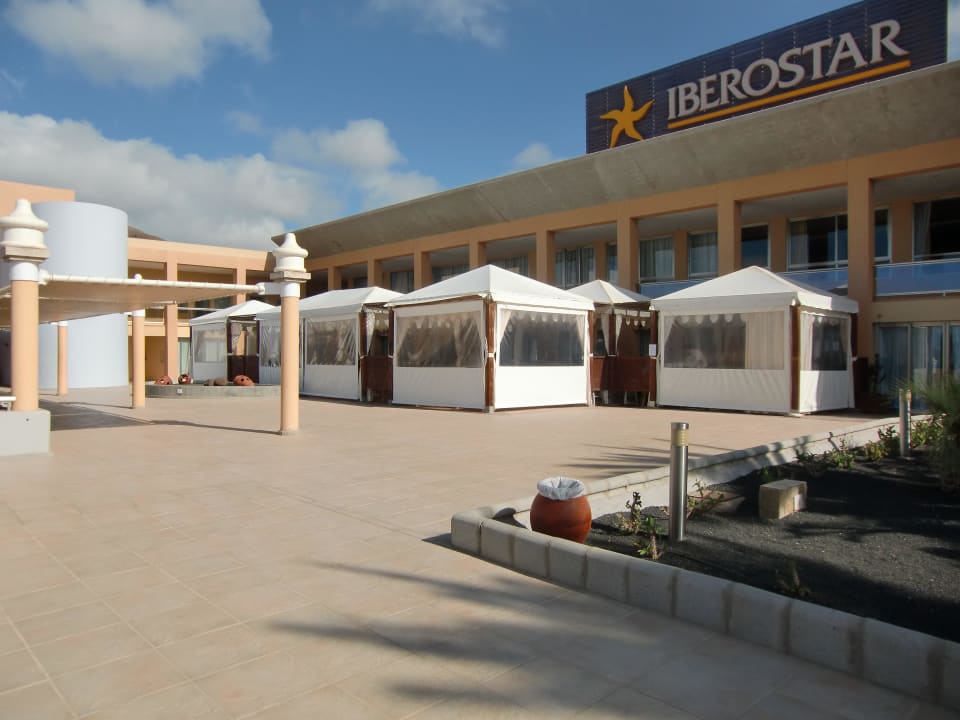 Außenbereich des Restaurants in den Zelten Iberostar Selection Fuerteventura Palace