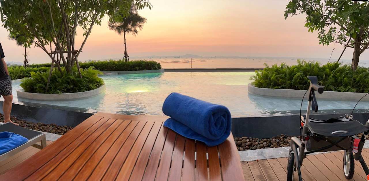 Pool S Sriracha Hotel & Residence