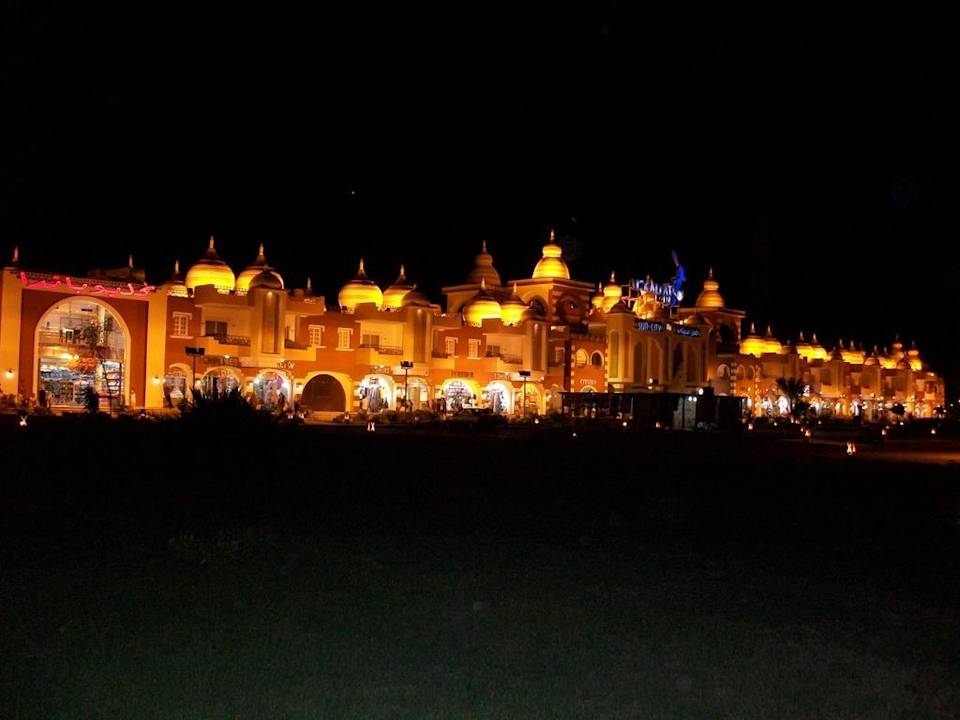 Einkaufsmöglichkeit vor der Tür Ali Baba Palace Resort