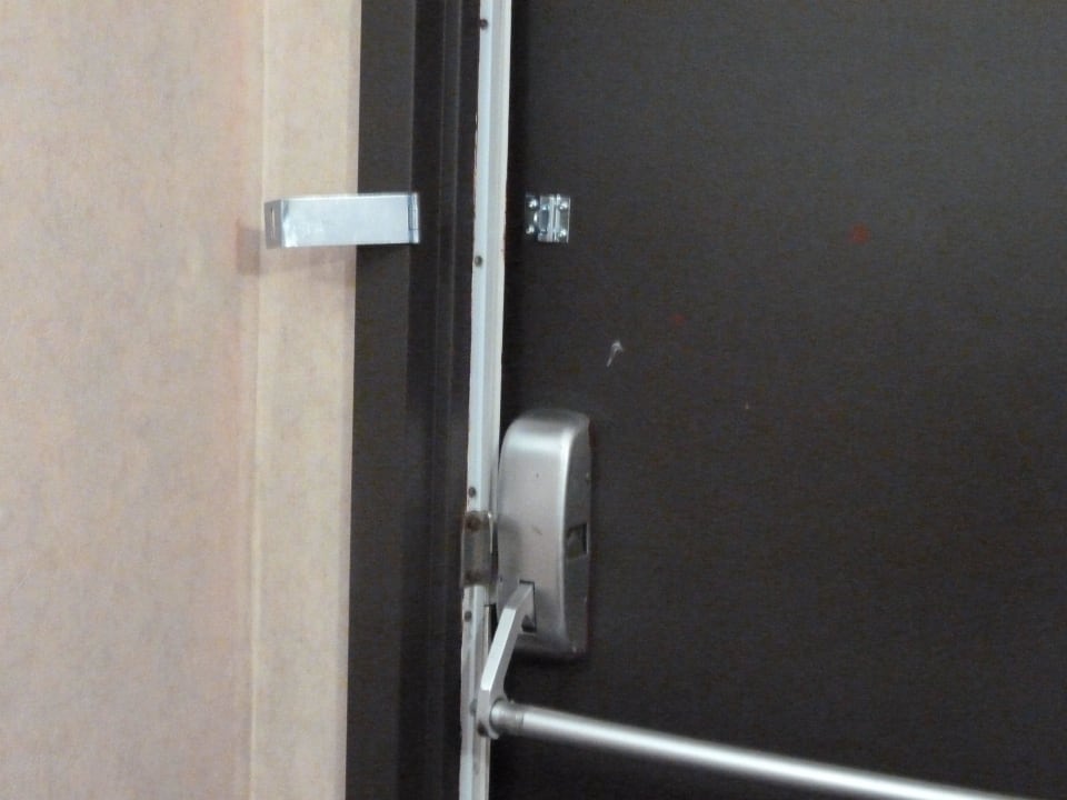 Innenansicht Notausgang von außen jederzeit zu öffnen Travelodge by Wyndham Hotel & Convention Centre Quebec City