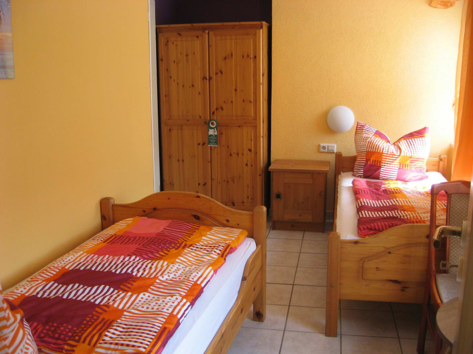 Freundliches Zweibettzimmer Pension Am Römerberg