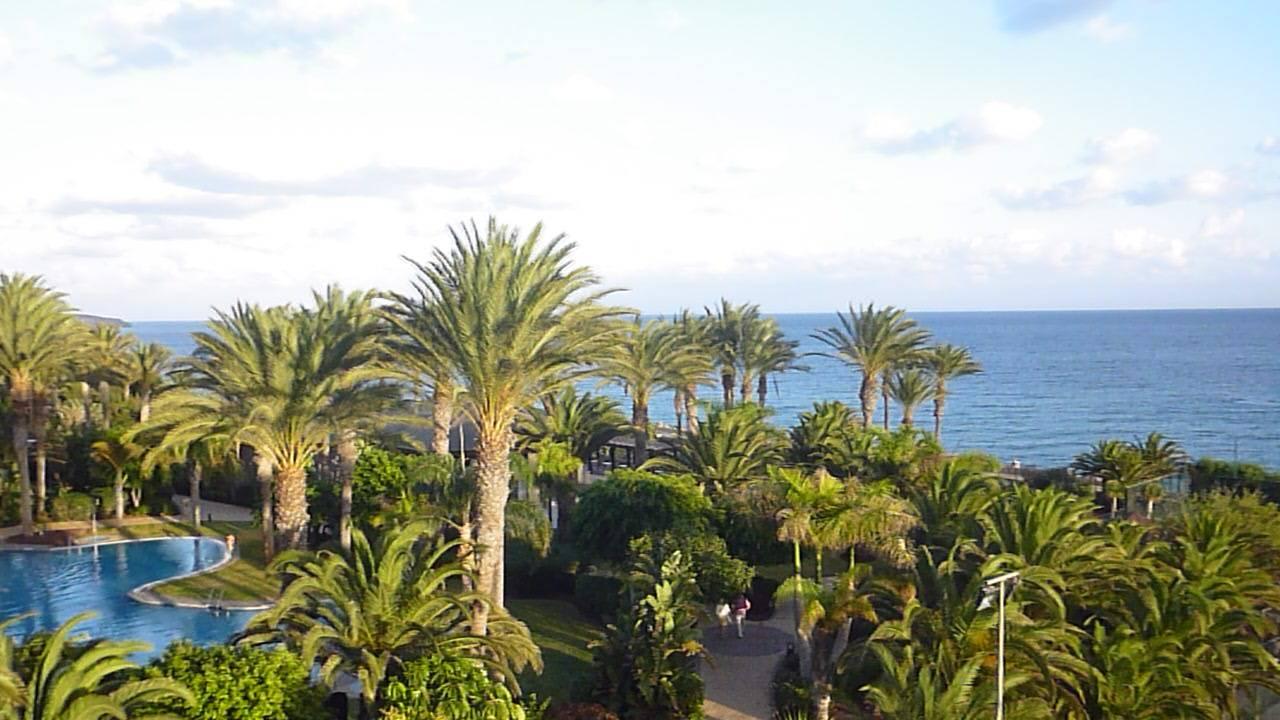 Blick auf Garten vom Balkon R2 Rio Calma Hotel & Spa & Conference