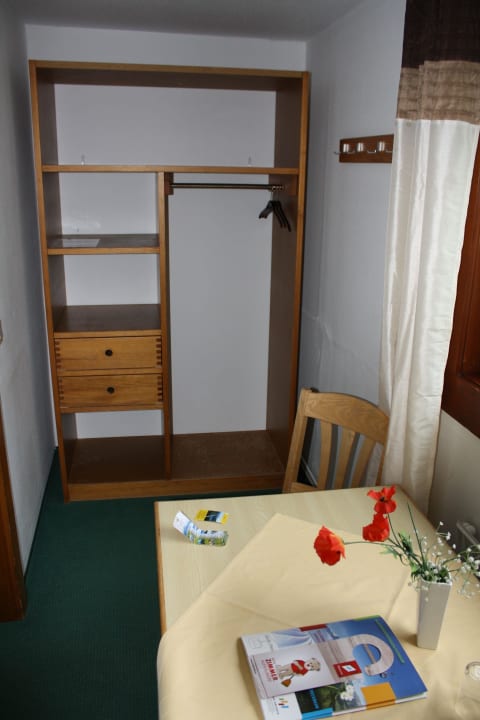 Sitzecke und Kleiderschrank Berghaus Schönblick
