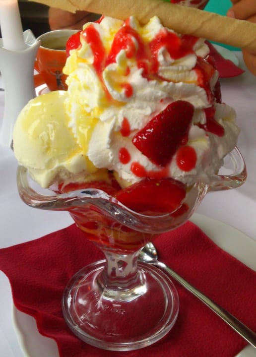 Erdbeerbecher...riesig Recknitztal-Hotel Marlow