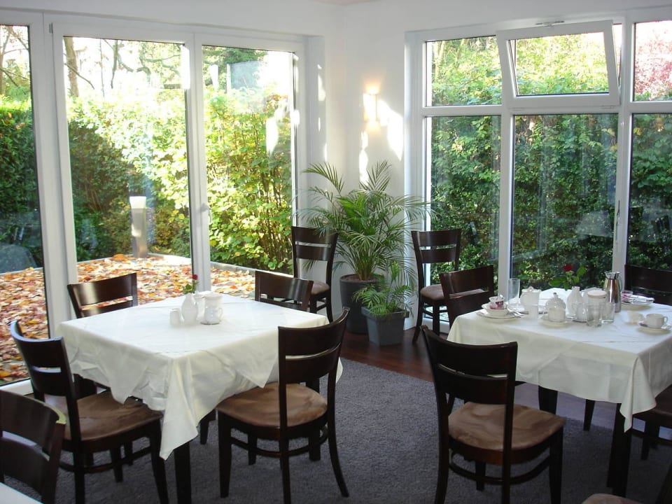 Frühstückssaal in Wintergartenart Gartenhotel Luisental