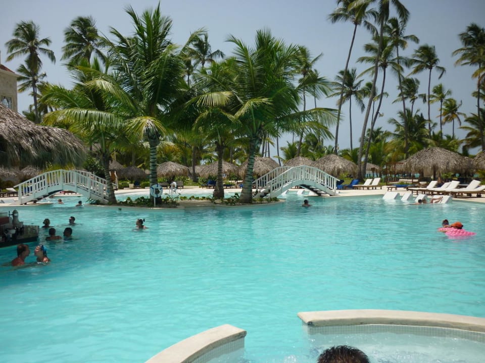 Ein Pool von vielen Hotel Grand Palladium Palace Resort, Spa & Casino