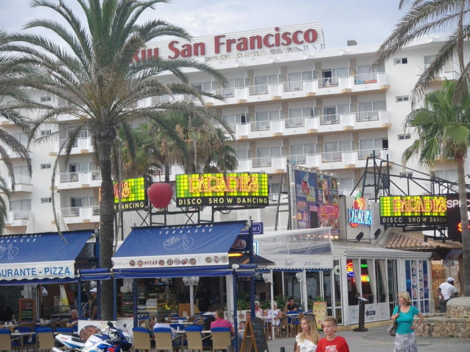 Blick aufs Hotel von der Strandpromenade Hotel Riu San Francisco - Adults only