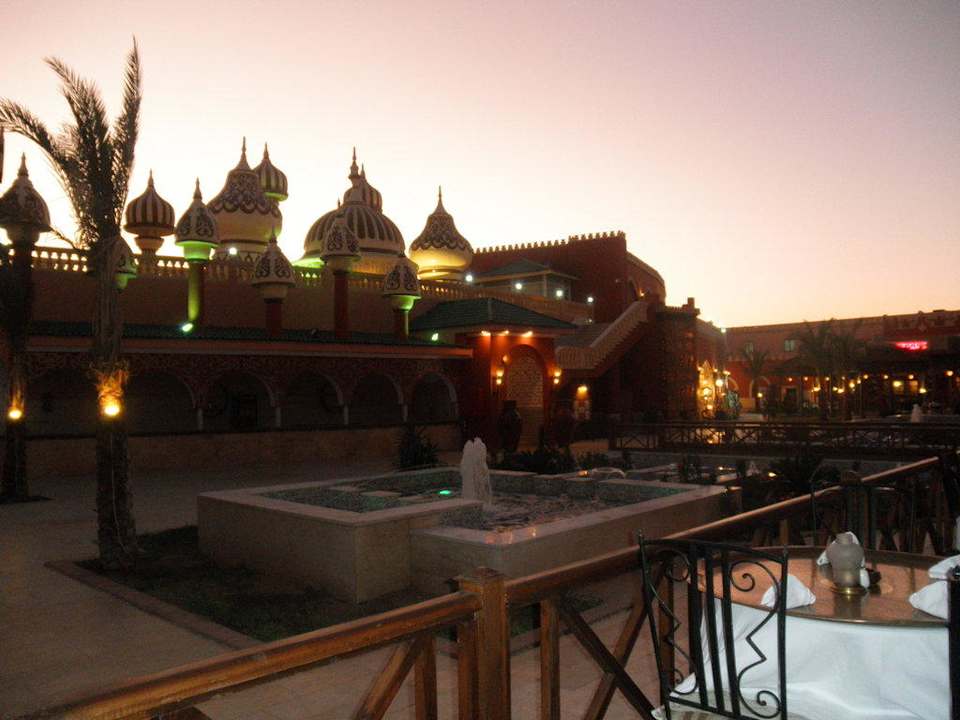 Zwiebeltürme und Brunnen Pickalbatros Alf Leila Wa Leila Resort - Neverland Hurghada