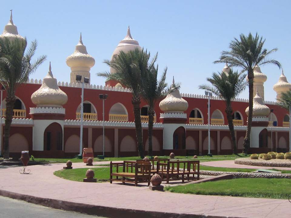 Gartenanlage vor dem Hotel Pickalbatros Alf Leila Wa Leila Resort - Neverland Hurghada